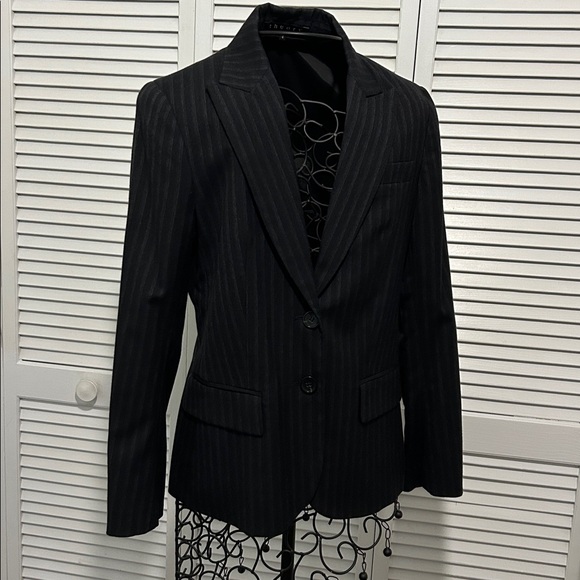 Theory Ladies Size 4 Pinstripe Wool Blend Blazer Jacket - Picture 1 of 9